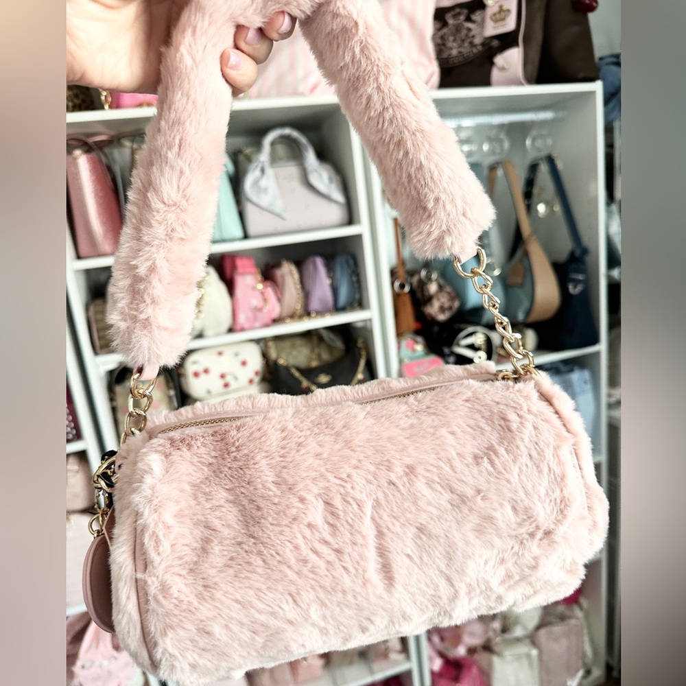 Juicy Couture Dusty Blush Pink Faux Fur Barrel Bag - Picture 4 of 4